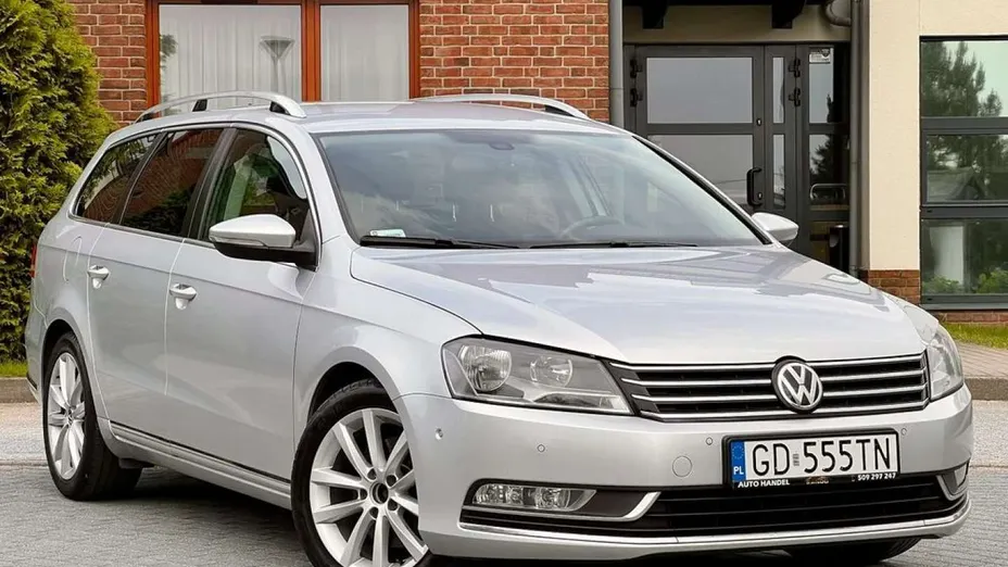 VOLKSWAGEN Passat -