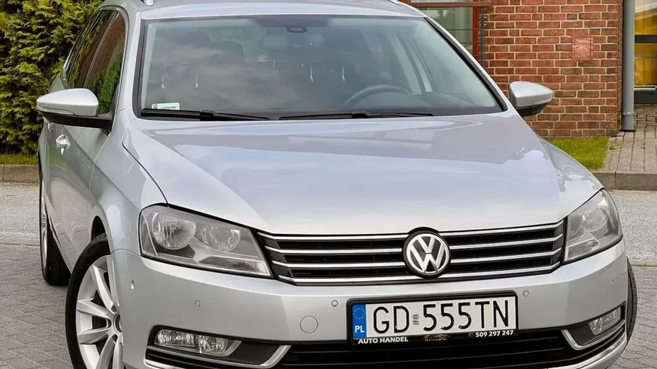 VOLKSWAGEN Passat -