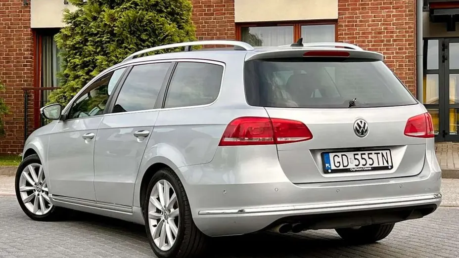 VOLKSWAGEN Passat -