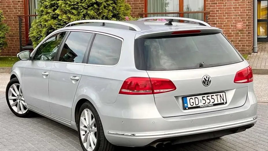 VOLKSWAGEN Passat -