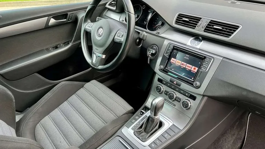VOLKSWAGEN Passat -