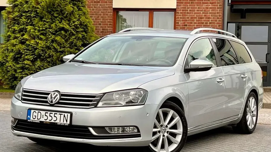 VOLKSWAGEN Passat -