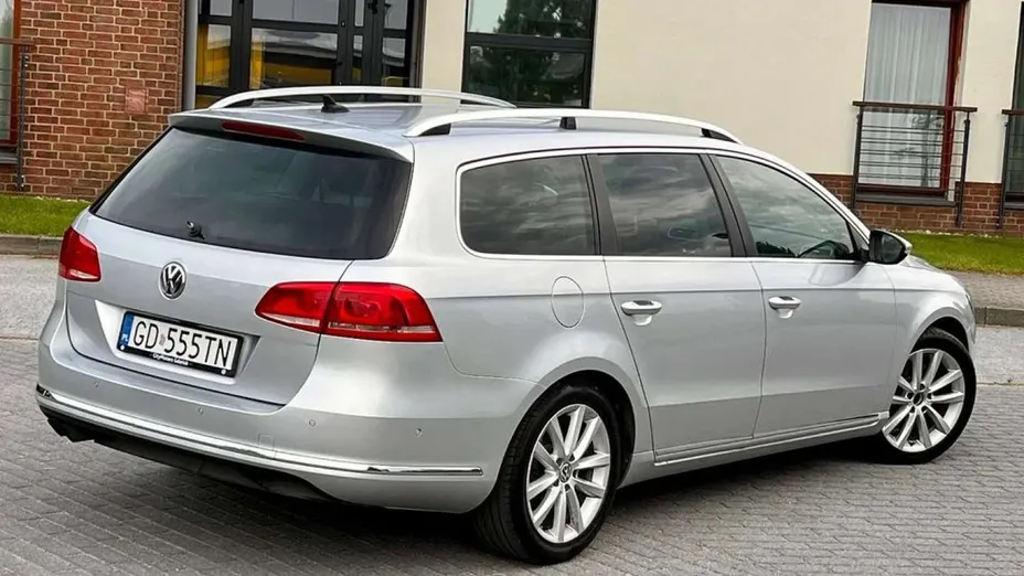 VOLKSWAGEN Passat -