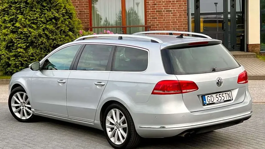 VOLKSWAGEN Passat -