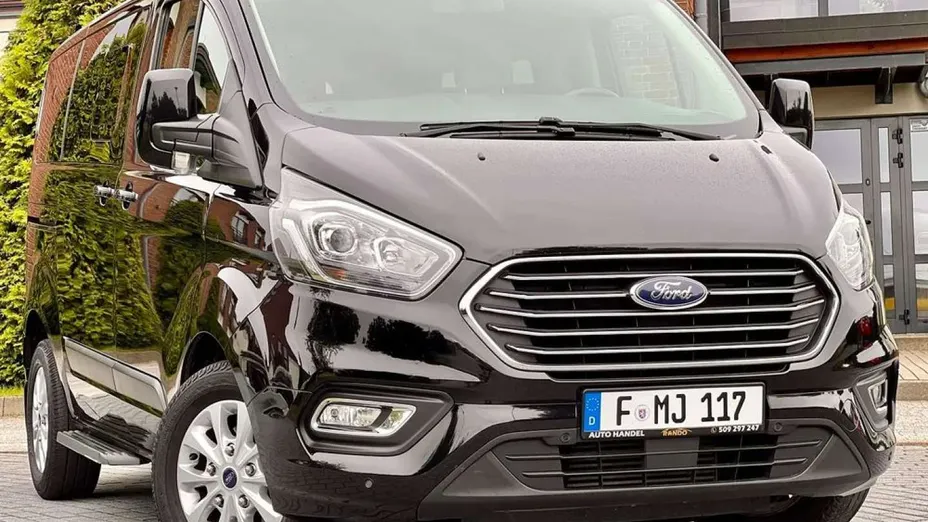 FORD Tourneo Custom -