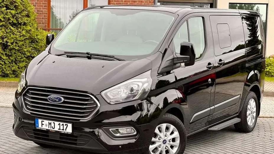 FORD Tourneo Custom -