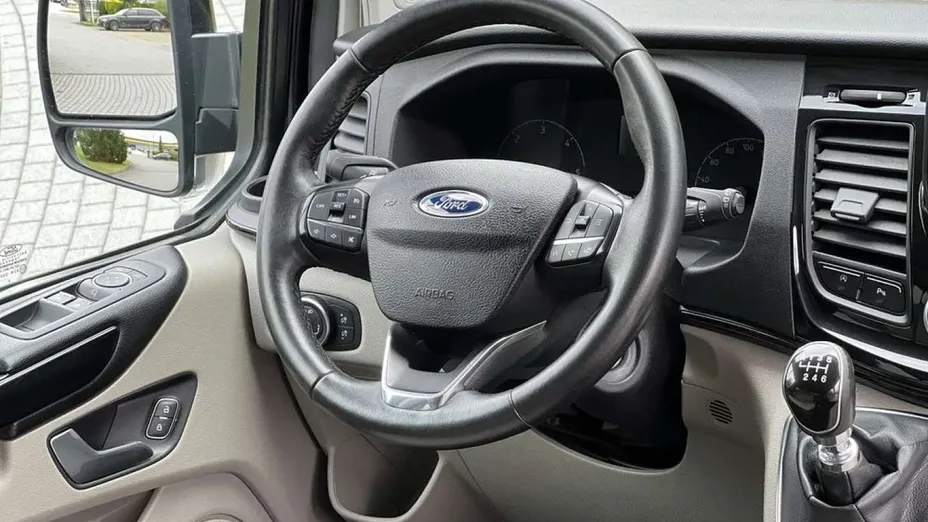FORD Tourneo Custom -