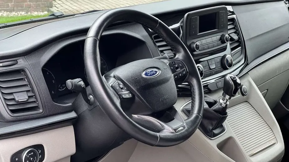 FORD Tourneo Custom -
