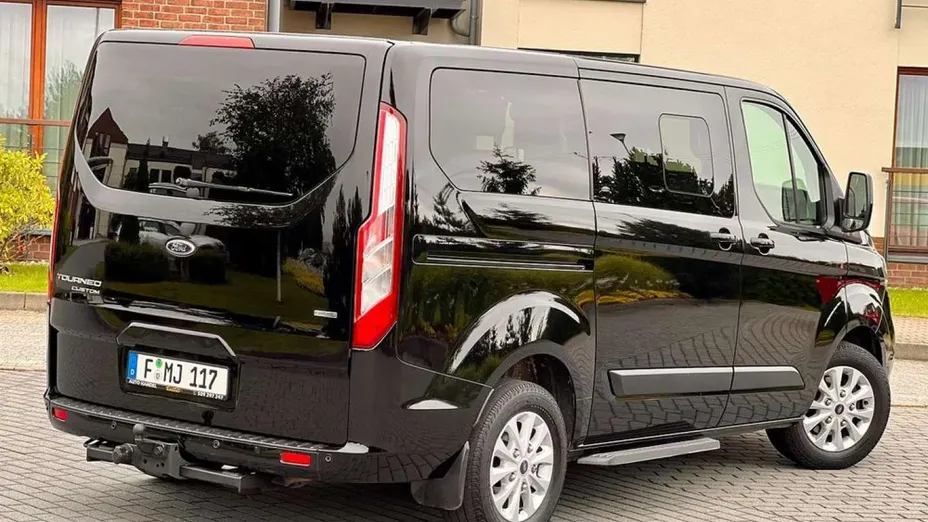 FORD Tourneo Custom -