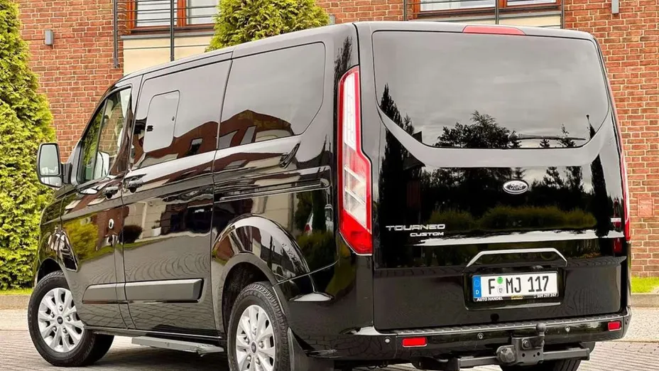 FORD Tourneo Custom -