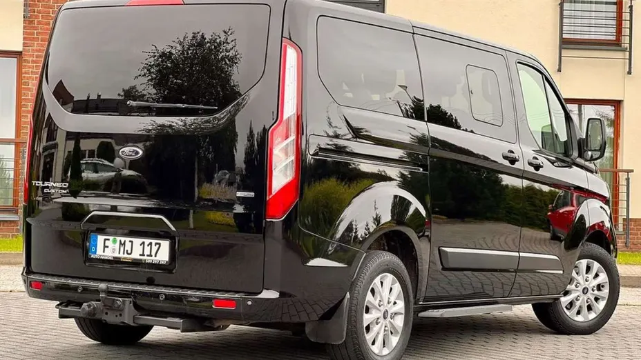 FORD Tourneo Custom -
