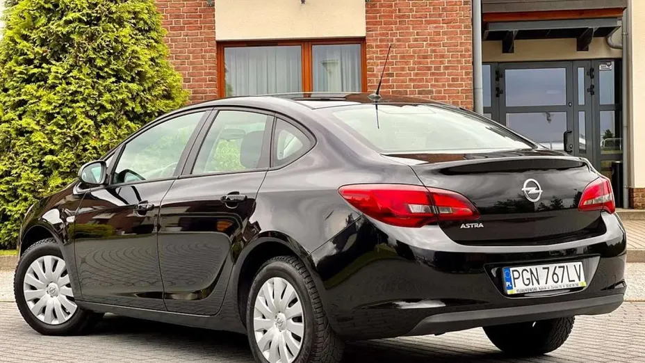 OPEL Astra -