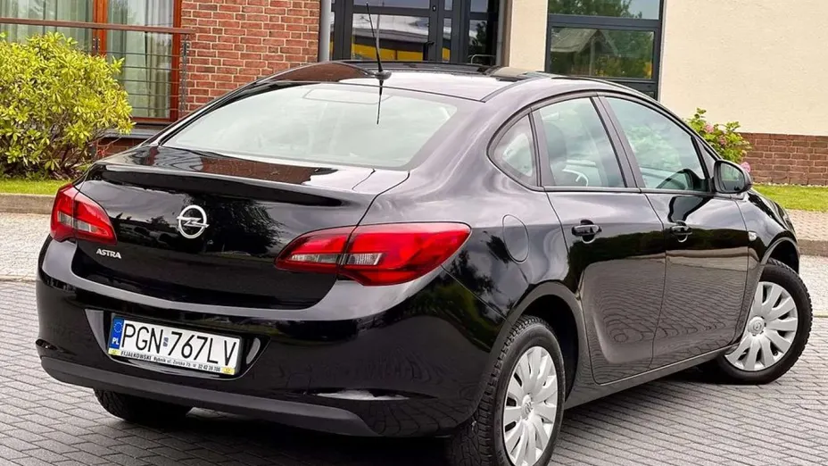 OPEL Astra -