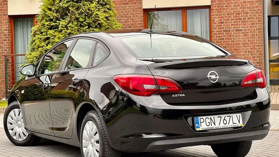 OPEL Astra -