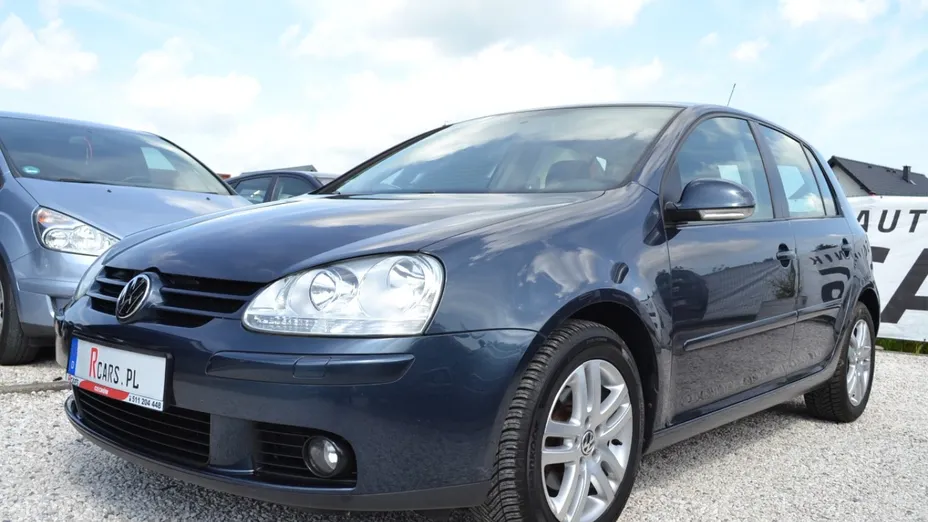 VOLKSWAGEN Golf -