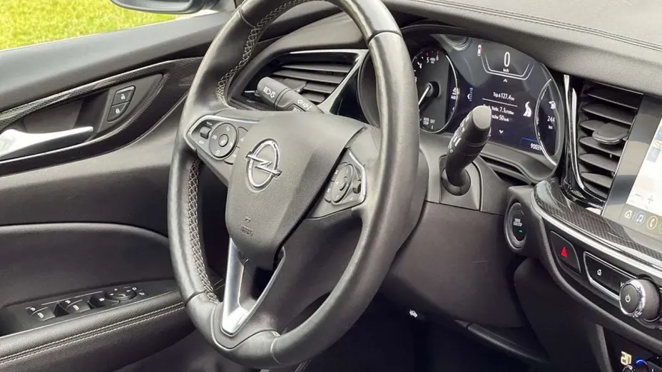 OPEL Insignia -