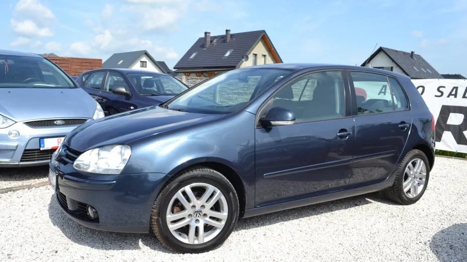 VOLKSWAGEN Golf -