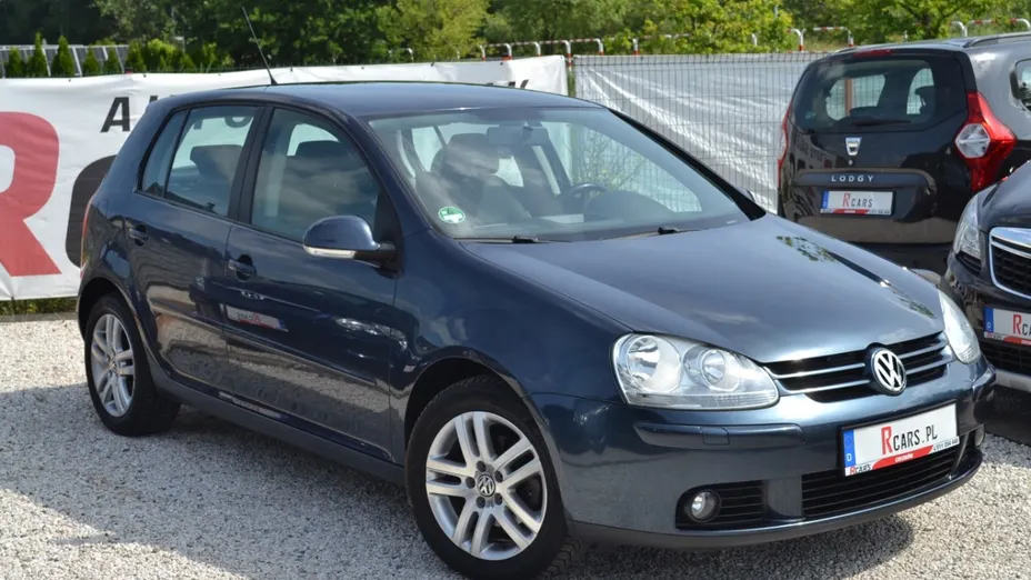 VOLKSWAGEN Golf -