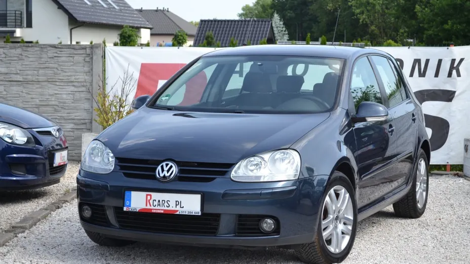 VOLKSWAGEN Golf -