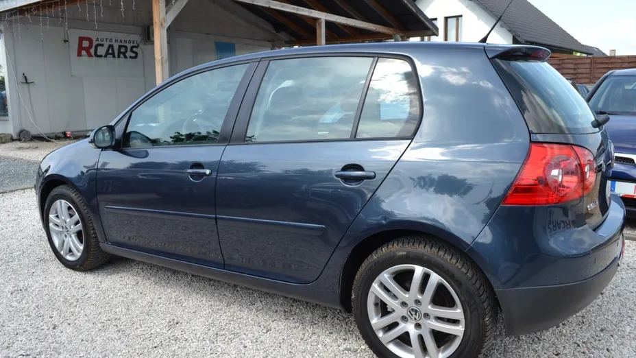 VOLKSWAGEN Golf -