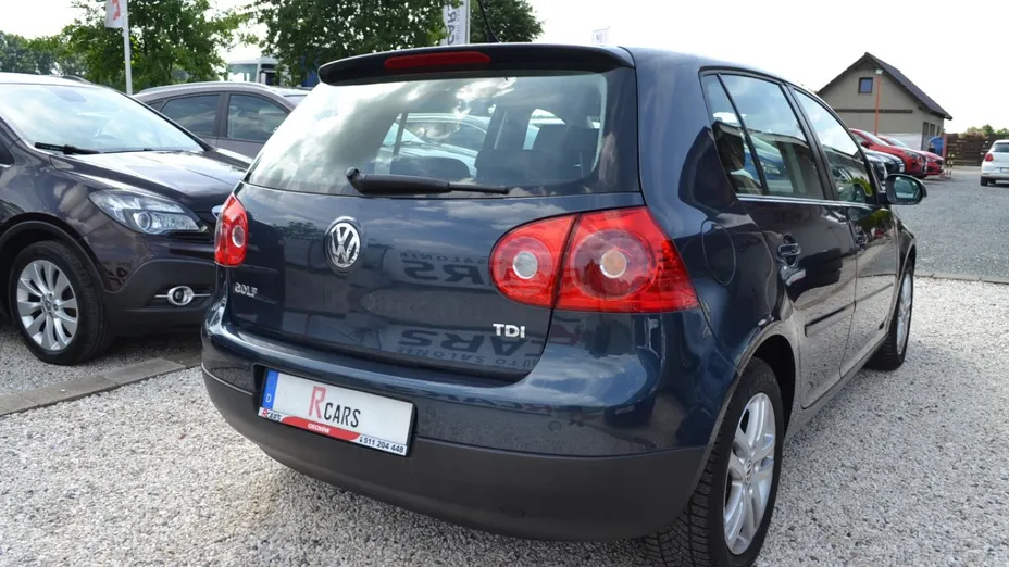 VOLKSWAGEN Golf -