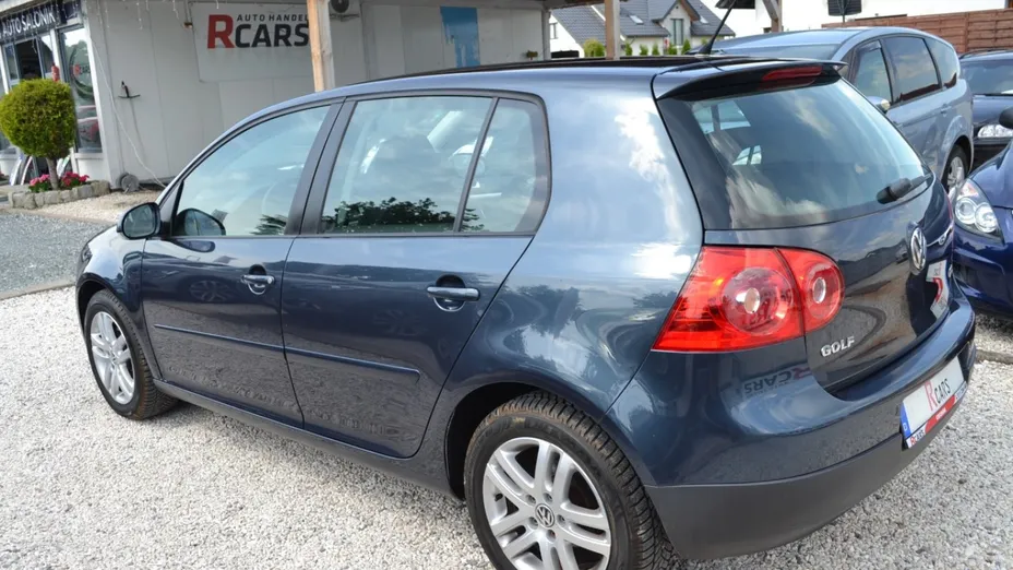 VOLKSWAGEN Golf -