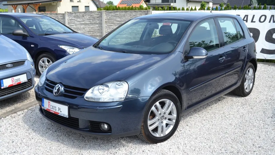 VOLKSWAGEN Golf -