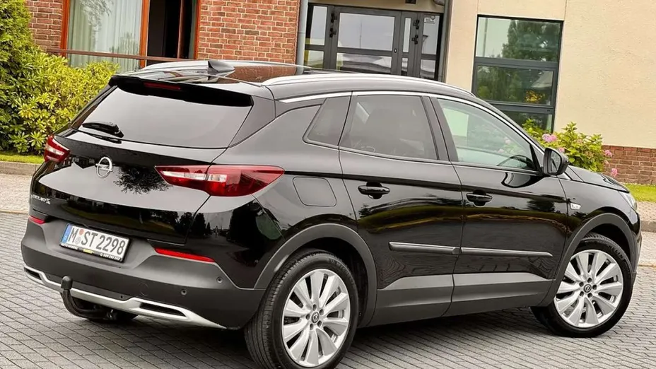 OPEL Grandland X -