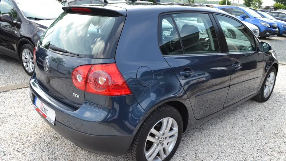 VOLKSWAGEN Golf -