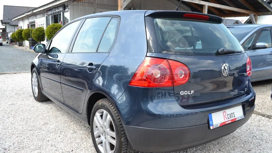 VOLKSWAGEN Golf -