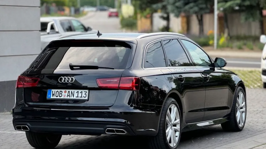AUDI A6 -