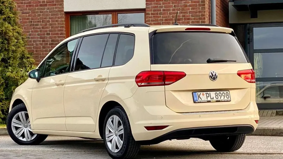 VOLKSWAGEN Touran -