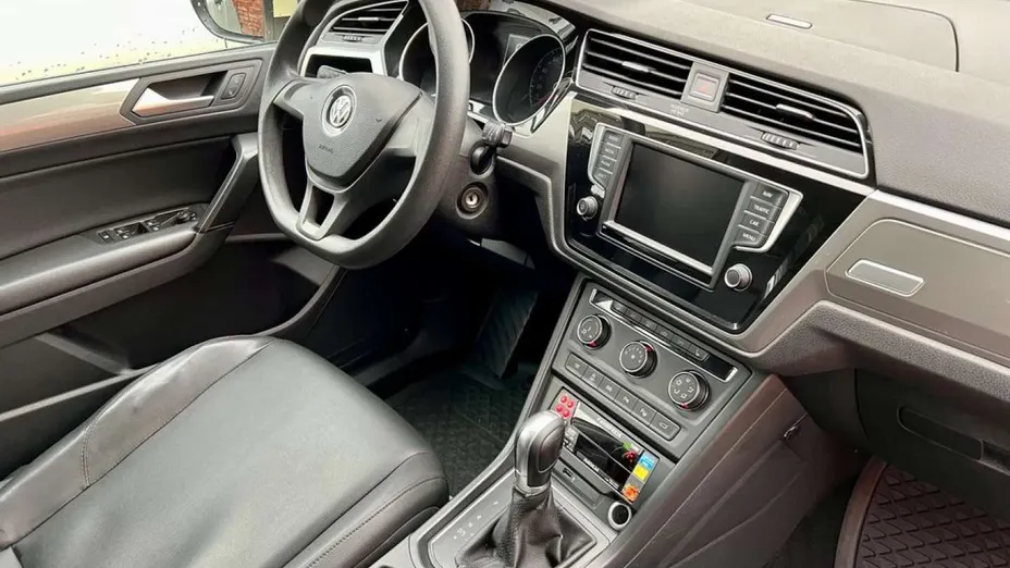 VOLKSWAGEN Touran -