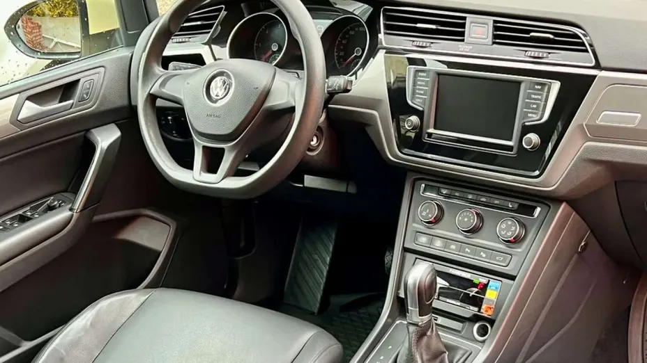 VOLKSWAGEN Touran -