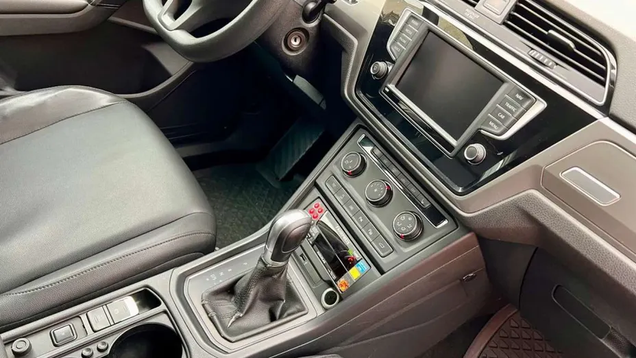 VOLKSWAGEN Touran -