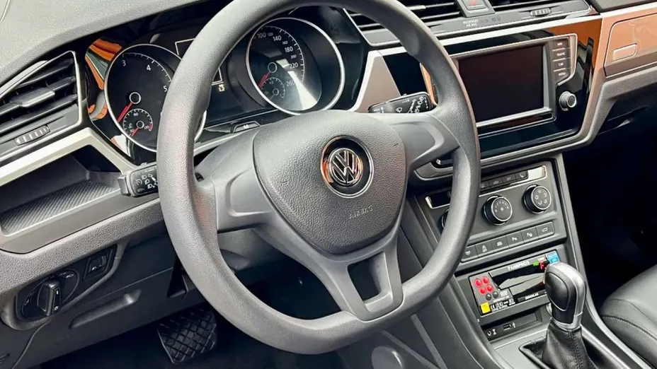 VOLKSWAGEN Touran -