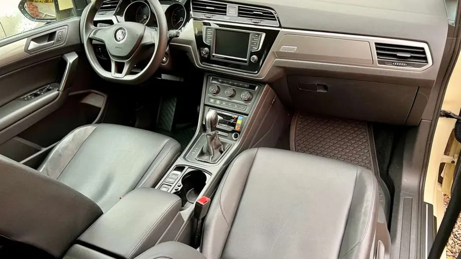 VOLKSWAGEN Touran -