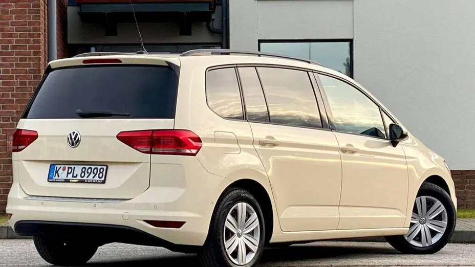 VOLKSWAGEN Touran -