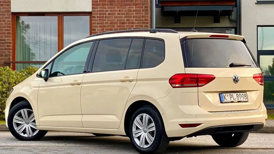VOLKSWAGEN Touran -