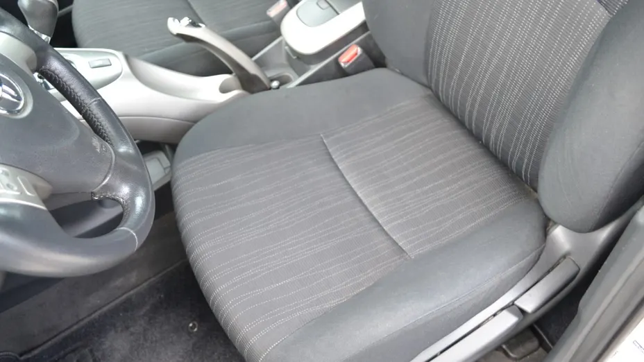 TOYOTA Auris -