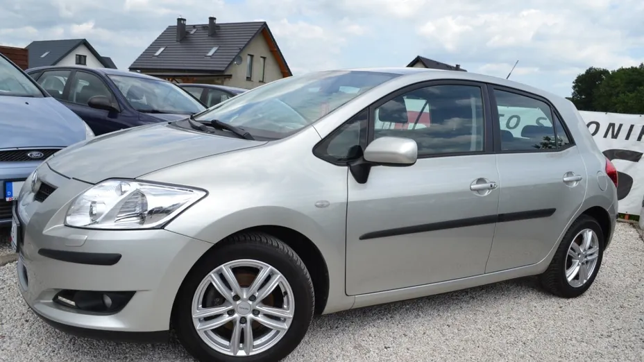 TOYOTA Auris -