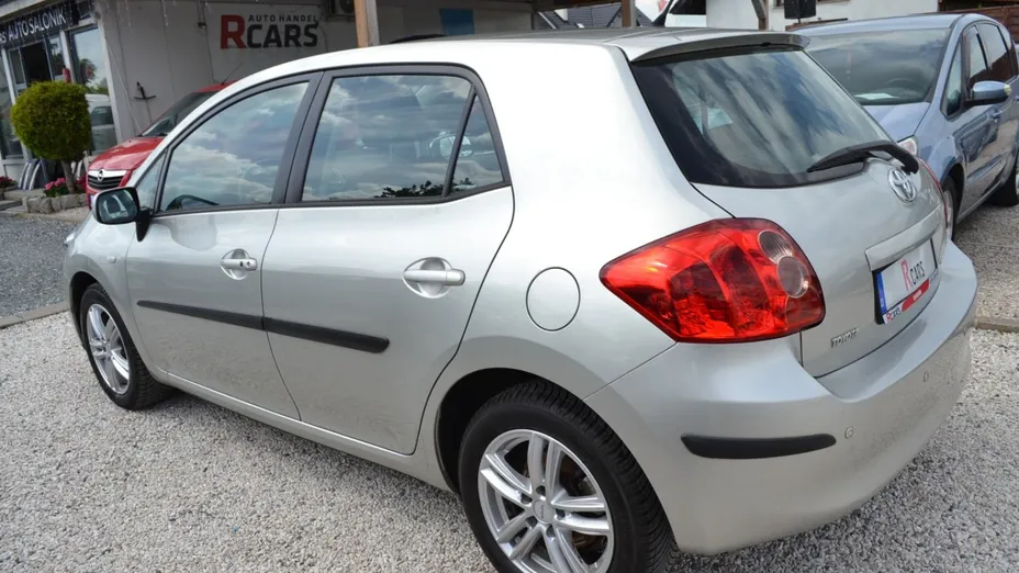 TOYOTA Auris -