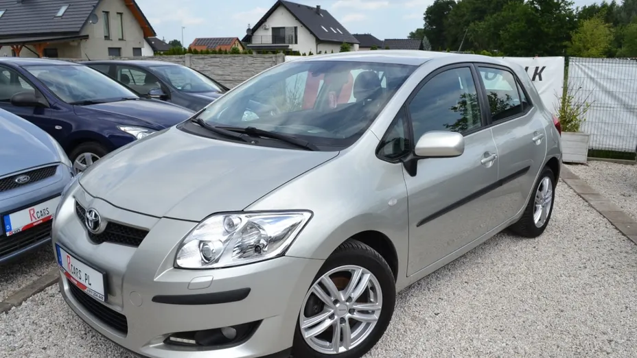 TOYOTA Auris -