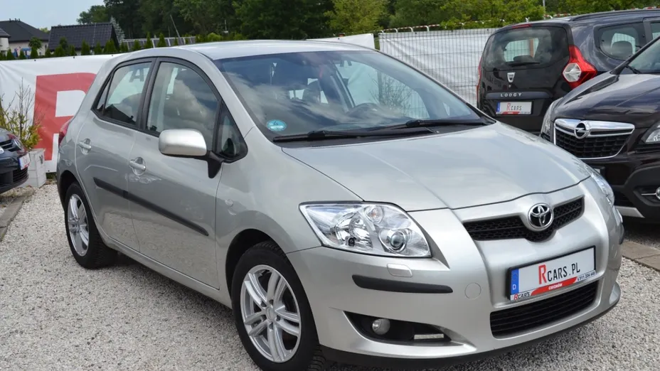 TOYOTA Auris -