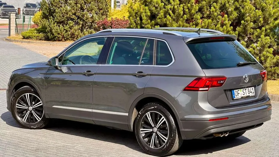 VOLKSWAGEN Tiguan -