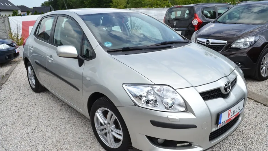 TOYOTA Auris -