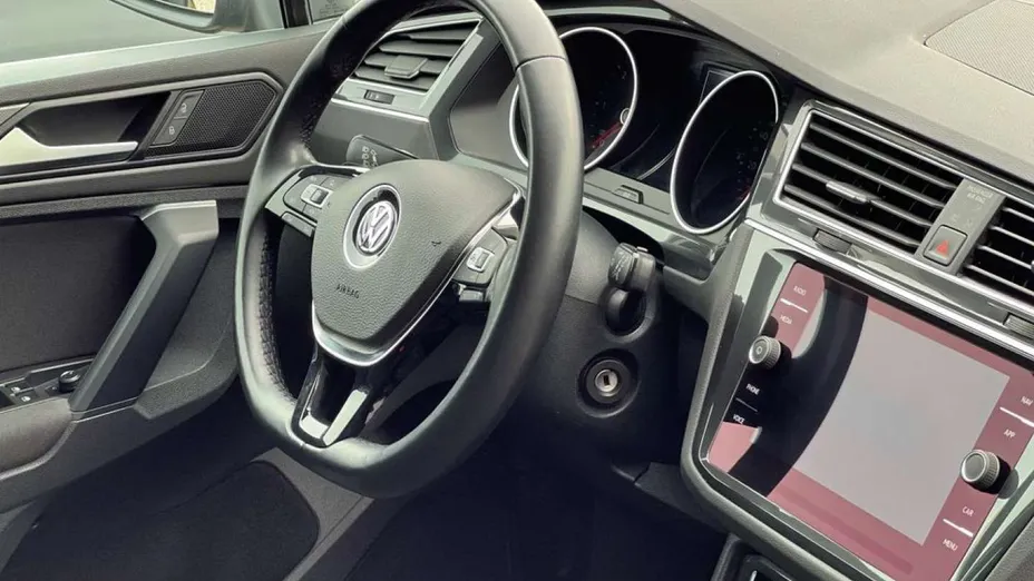 VOLKSWAGEN Tiguan -