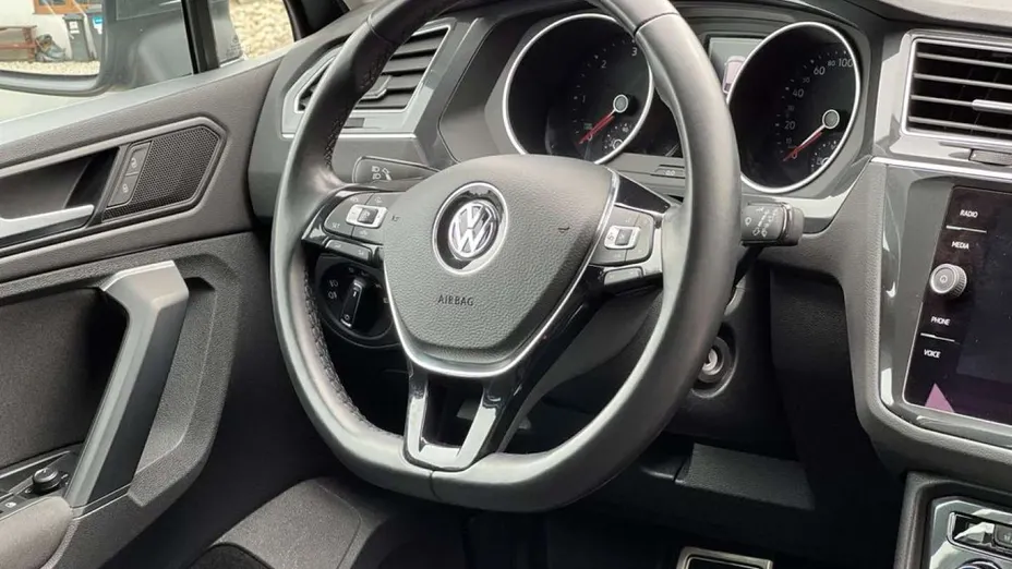 VOLKSWAGEN Tiguan -