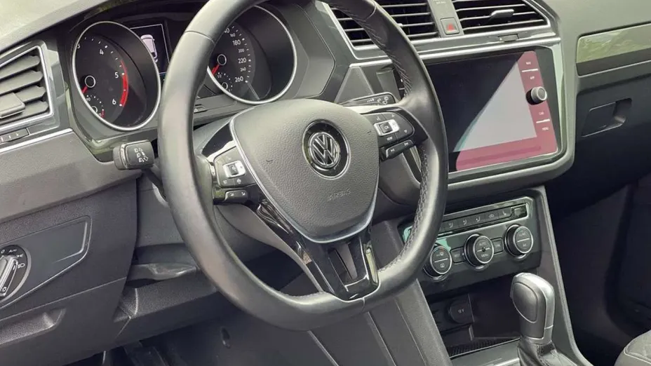 VOLKSWAGEN Tiguan -