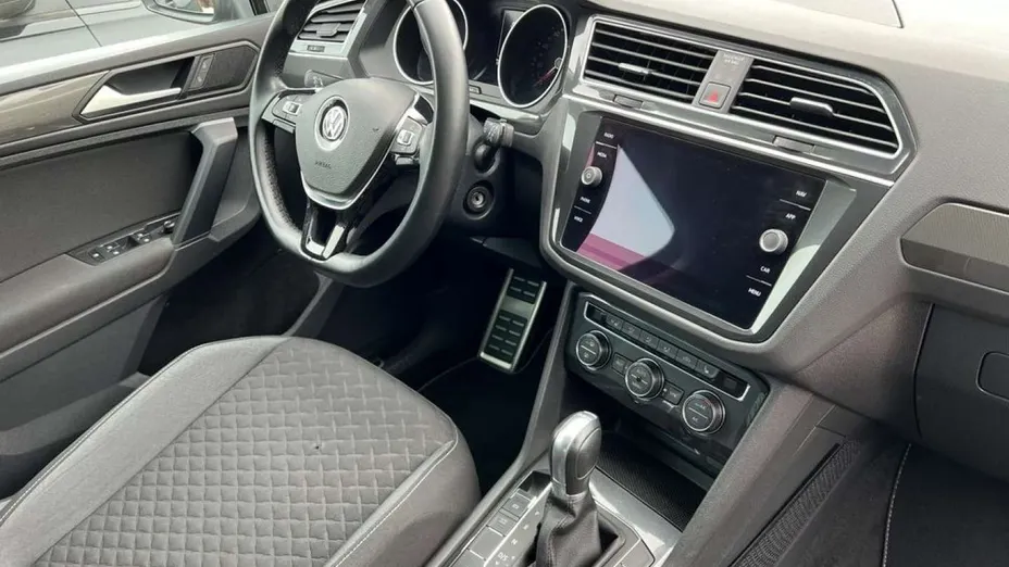 VOLKSWAGEN Tiguan -